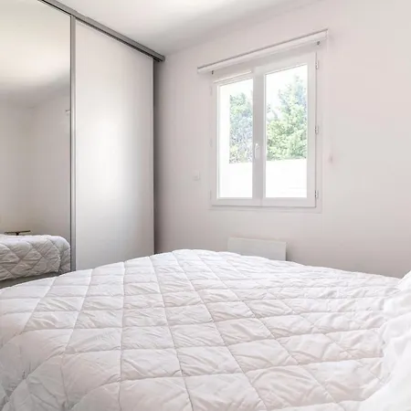 2 Bedroom In *