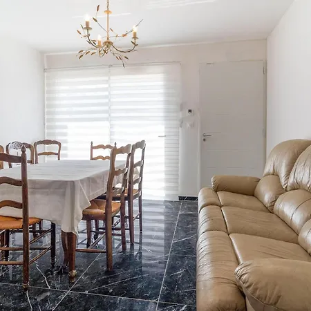 2 Bedroom In Holiday home *