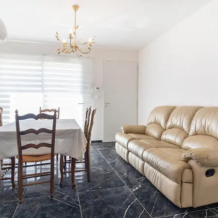 2 Bedroom In Holiday home *