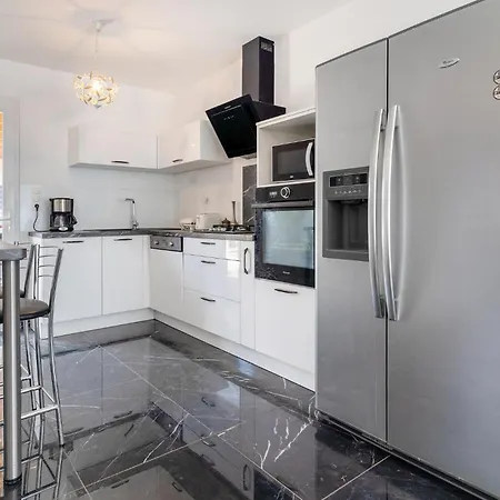 2 Bedroom In * Chateaurenard